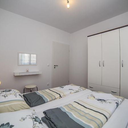 Apartments Kati Omis Exterior photo
