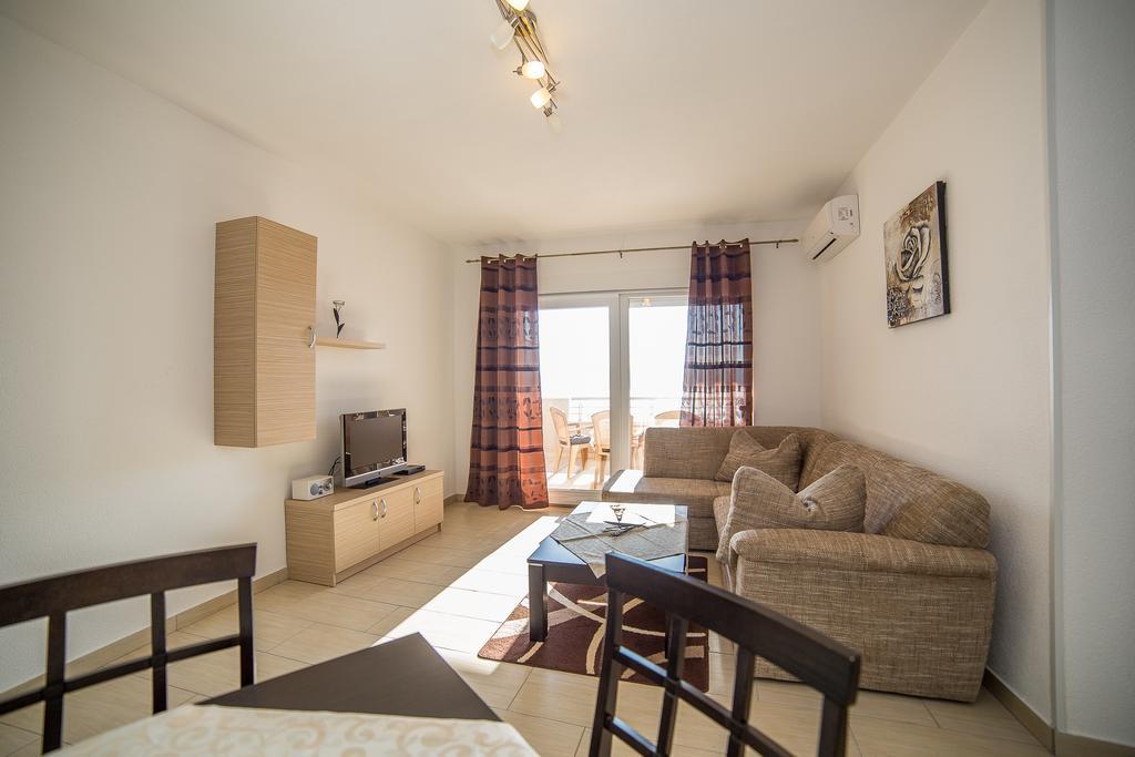 Apartments Kati Omis Exterior photo