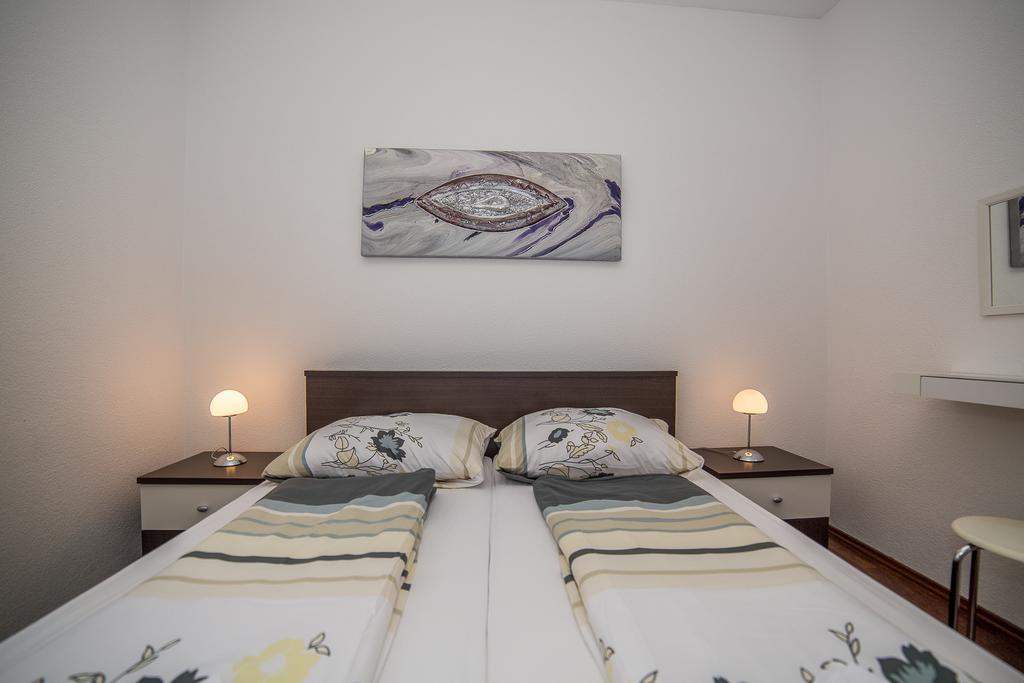 Apartments Kati Omis Exterior photo