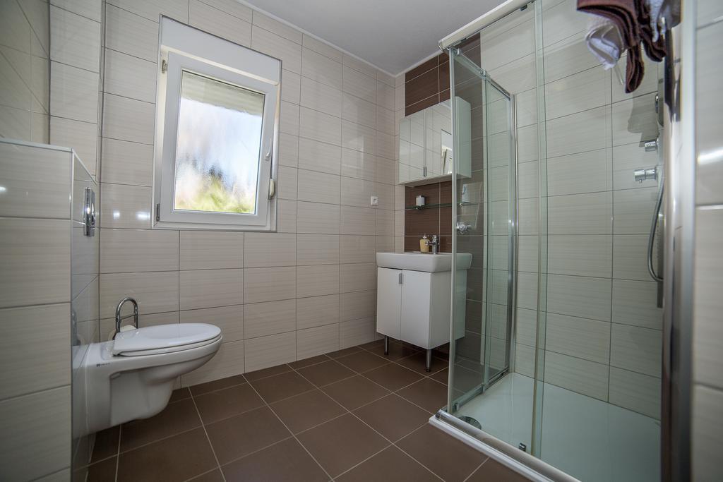 Apartments Kati Omis Exterior photo