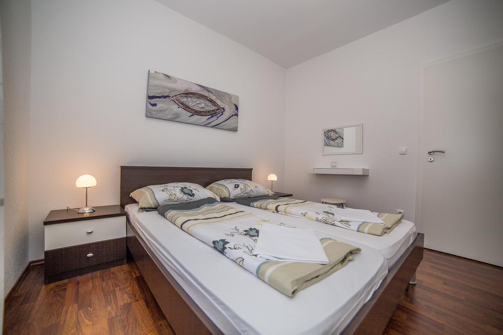 Apartments Kati Omis Exterior photo