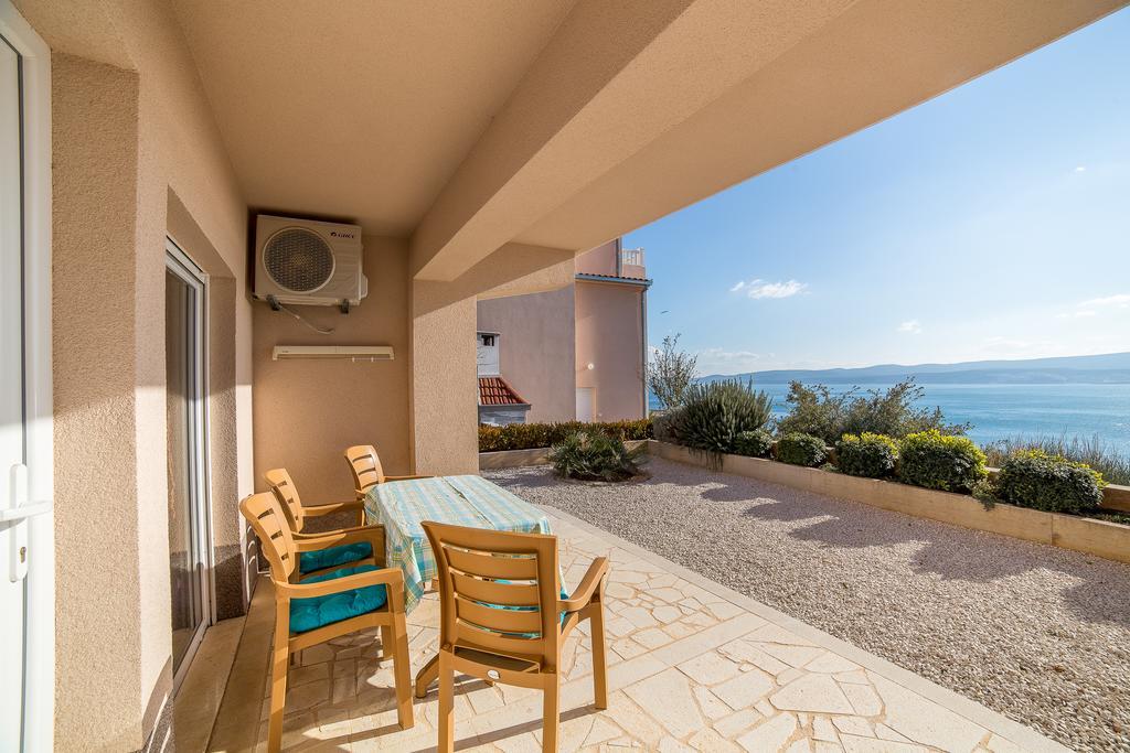 Apartments Kati Omis Exterior photo